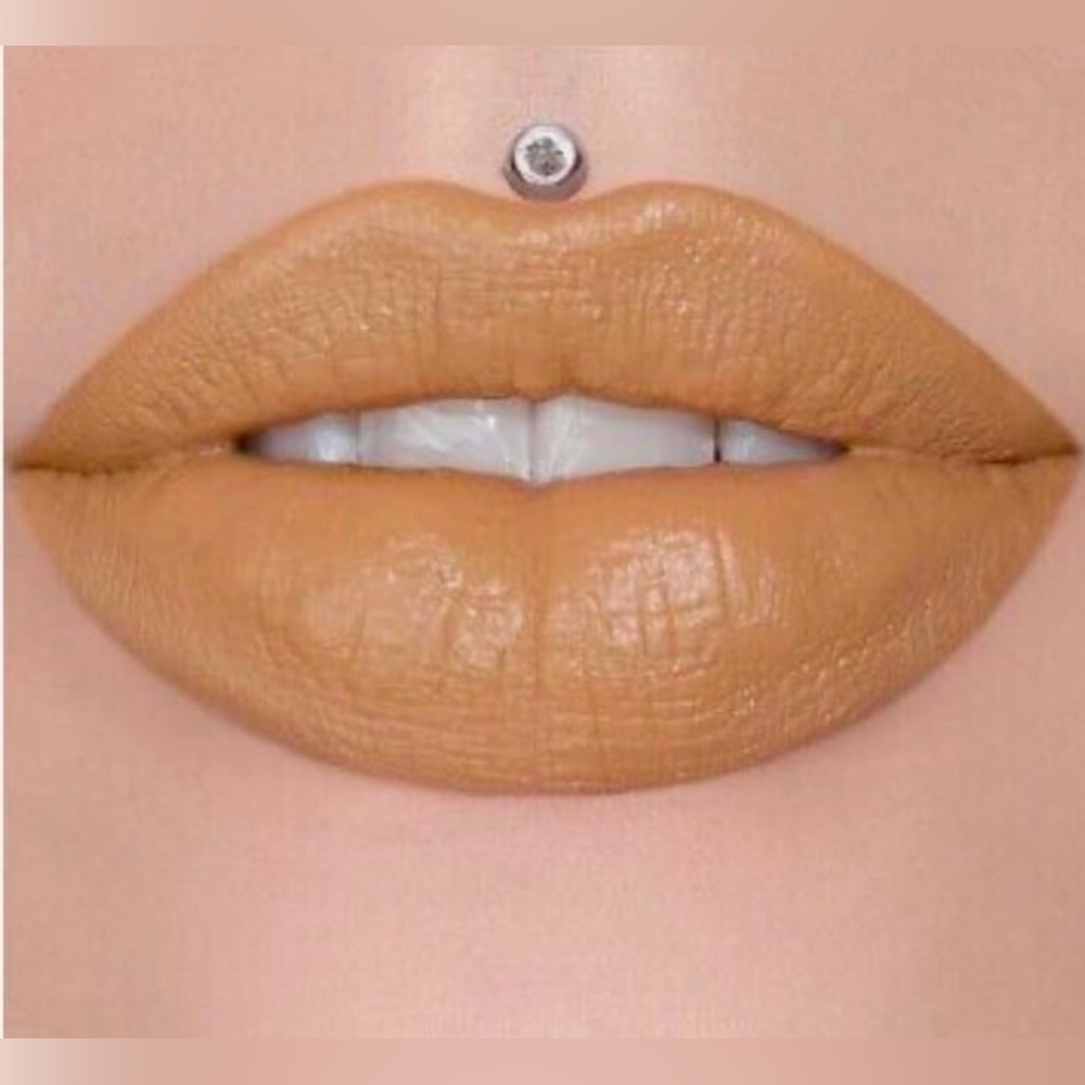 Jeffree Star Velvet Trap Lipstick-Gardening